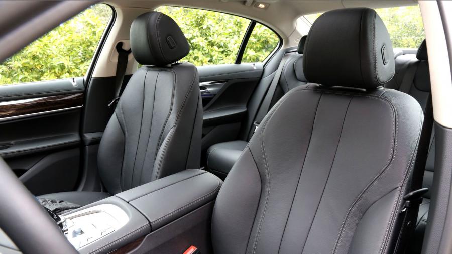 Интерьер BMW 740e iPerformance (G11) 2018 года  (NA) (фото 12 из 40)